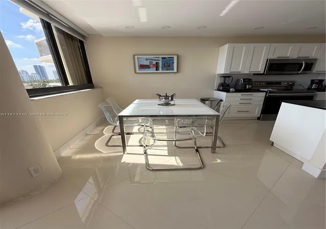 3rd image of 20185 E Country Club Dr #510, Aventura, FL 33180 | MLS# A11871110