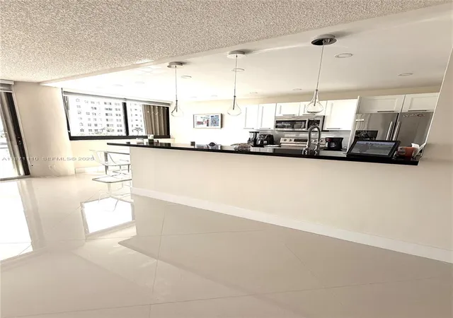 4th image of 20185 E Country Club Dr #510, Aventura, FL 33180 | MLS# A11871110