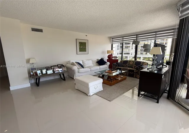 5th image of 20185 E Country Club Dr #510, Aventura, FL 33180 | MLS# A11871110