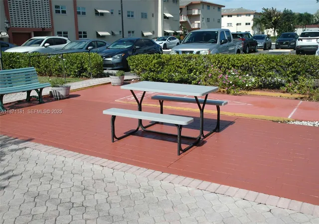 Homes for sale in Hollywood, FL | 5300 Washington Street, Hollywood, FL 33021 | Houzeo