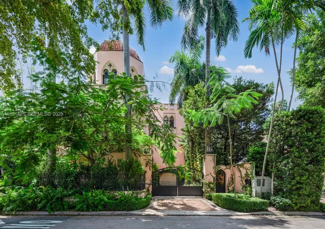 Photo 4 of Single family home for sale at 1840 S Bayshore Ln, Miami, FL 33133 | MLS# A11861425 | Listing updated on 2026-10-30