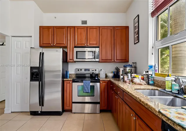 3rd image of 3001 Ne 185Th St #135, Miami, FL 33180 | MLS# A11871628