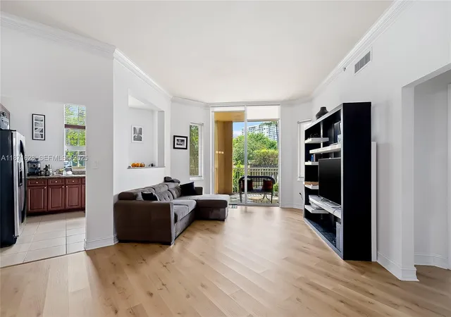 5th image of 3001 Ne 185Th St #135, Miami, FL 33180 | MLS# A11871628