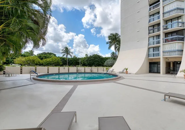 Homes for sale in West Palm Beach, FL | 2400 Presidential Way, West Palm Beach, FL 33401 | Houzeo
