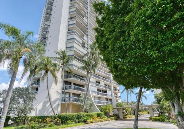 Homes for sale in West Palm Beach, FL | 2400 Presidential Wy #801, West Palm Beach, FL 33401 | MLS# R11121374