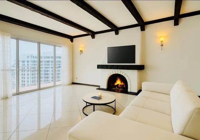 3rd image of 18071 Biscayne Blvd, Miami, FL 33160