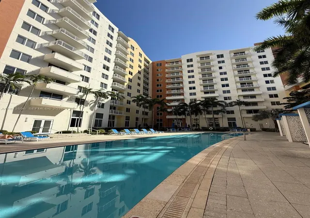 4th image of 18800 Ne 29Th Ave #801, Miami, FL 33180 | MLS# A11873596