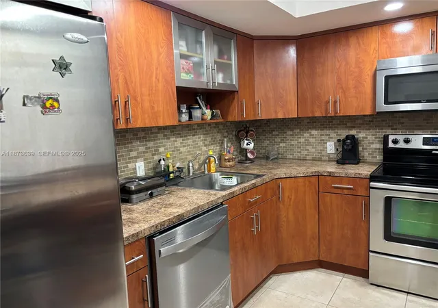3rd image of 3475 N Country Club Dr #116, Miami, FL 33180 | MLS# A11873639