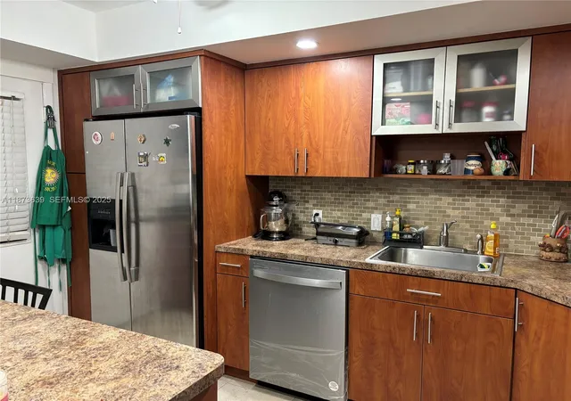 4th image of 3475 N Country Club Dr #116, Miami, FL 33180 | MLS# A11873639