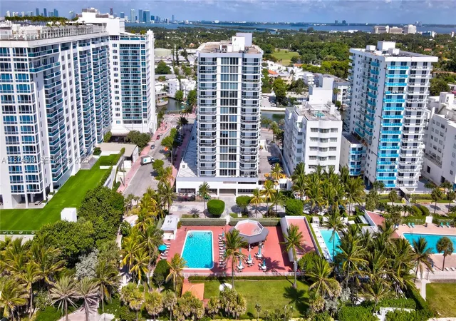 19th image of 2401 Collins Ave #1005, Miami Beach, FL 33140 | MLS# A11874609