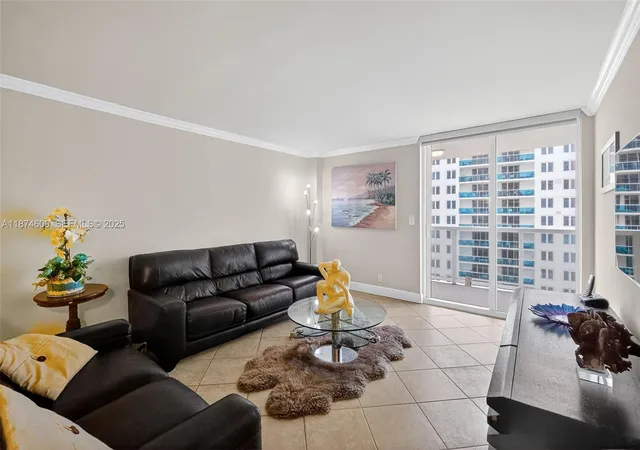 3rd image of 2401 Collins Ave #1005, Miami Beach, FL 33140 | MLS# A11874609