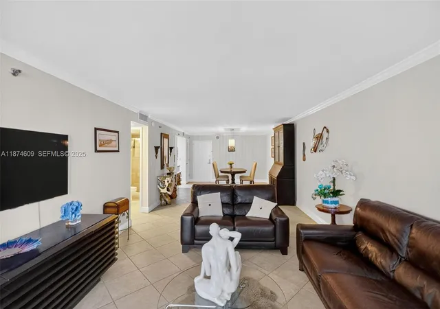 5th image of 2401 Collins Ave #1005, Miami Beach, FL 33140 | MLS# A11874609