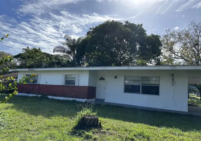 Single family home for sale at 3109 Avenue B Avenue, Fort Pierce, FL 34947 | MLS# R11122248
