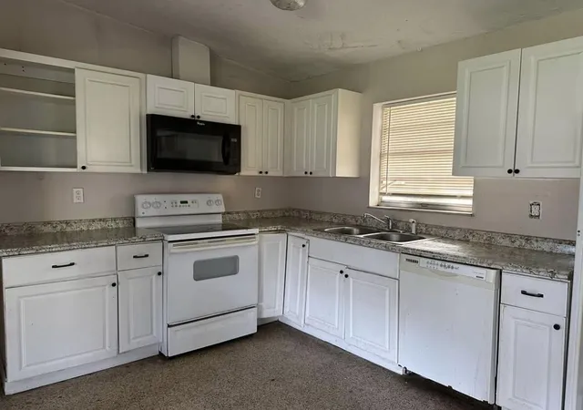 Photo 2 of Single family home for sale at 3109 Avenue B Avenue, Fort Pierce, FL 34947 | MLS# R11122248 | Listing updated on 2026-10-05