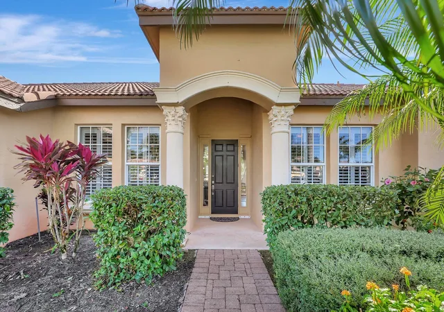 Homes for sale in Port Saint Lucie, FL | 827 Sw Grand Reserves Blvd, Port Saint Lucie, FL 34986 | MLS# R11122343