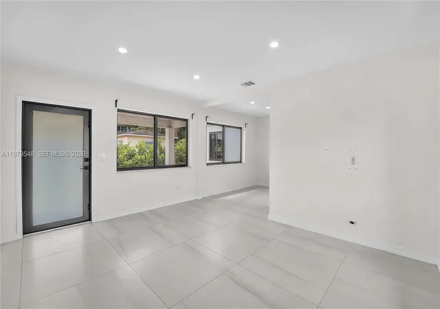 Listing Photo 5 - Condo for sale in building located at 621 SW 33rd Ave, Miami, FL 33135