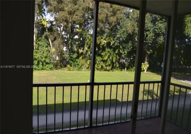 4th image of 300 S Hollybrook Dr #203, Pembroke Pines, FL 33025 | MLS# A11874977