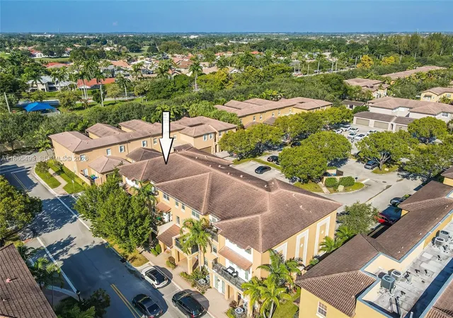 2nd image of 14749 Sw 9Th St, Pembroke Pines, FL 33027