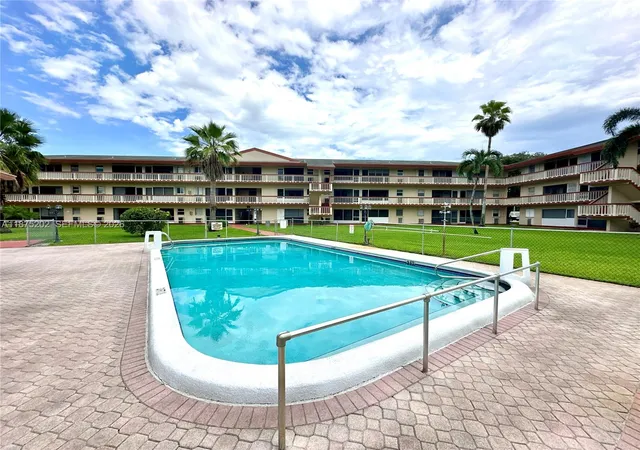 4th image of 5300 Washington St #A139, Hollywood, FL 33021 | MLS# A11875202