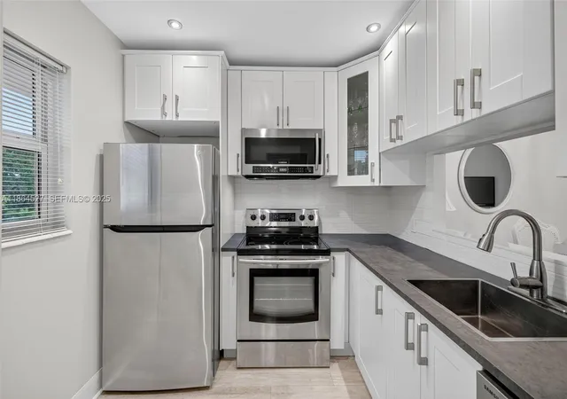 Homes for sale in Lauderdale Lakes, FL | 5001 Nw 34th St #304, Lauderdale Lakes, FL 33319 | MLS# A11864527