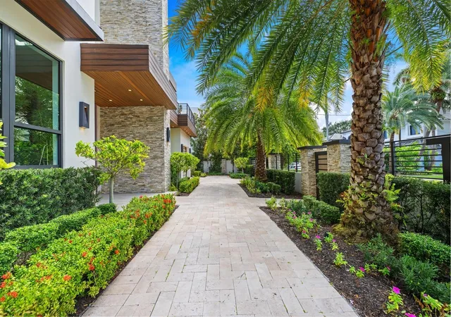 Photo 3 of Single family home for sale at 2437 Delmar Pl, Fort Lauderdale, FL 33301 | MLS# F10526818 | Listing updated on 2026-09-24