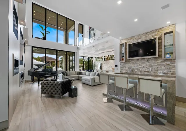 Photo 4 of Single family home for sale at 2437 Delmar Pl, Fort Lauderdale, FL 33301 | MLS# F10526818 | Listing updated on 2026-09-24