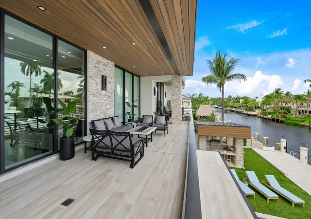 Photo 3 of Mansion for sale at 2437 Delmar Pl, Fort Lauderdale, FL 33301 | MLS# F10526818 | Listing updated on 2026-09-24