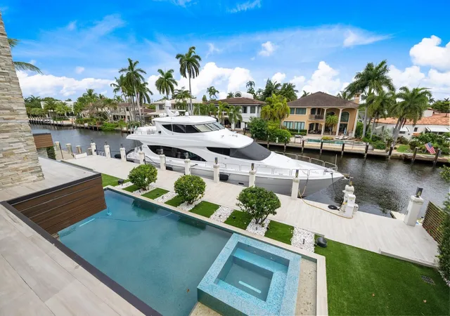 Photo 2 of Mansion for sale at 2437 Delmar Pl, Fort Lauderdale, FL 33301 | MLS# F10526818 | Listing updated on 2026-09-24