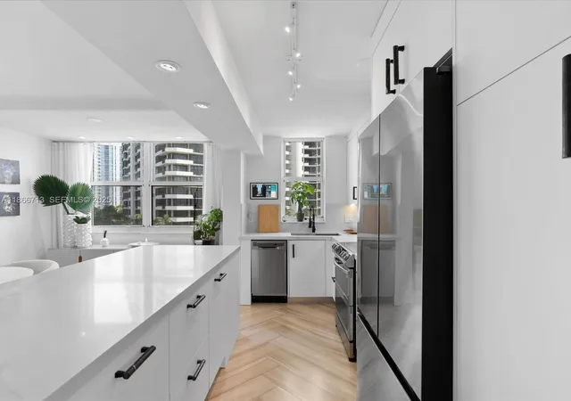 2nd image of 770 Claughton Island Dr #701, Miami, FL 33131 | MLS# A11866713