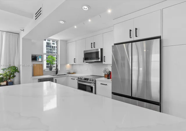 3rd image of 770 Claughton Island Dr #701, Miami, FL 33131 | MLS# A11866713