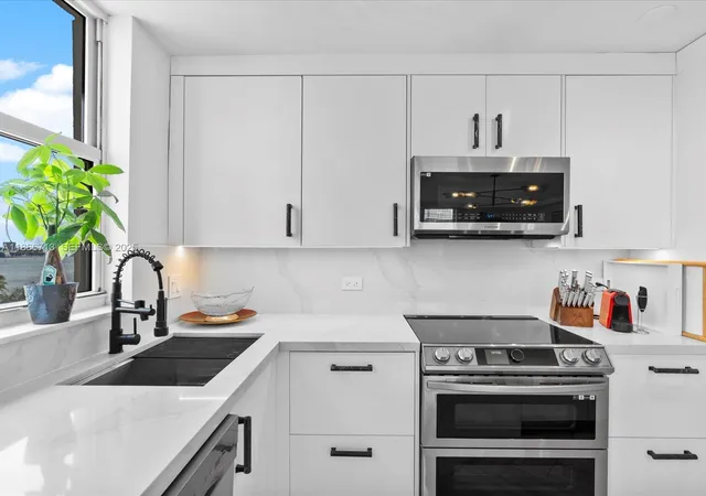 4th image of 770 Claughton Island Dr #701, Miami, FL 33131 | MLS# A11866713