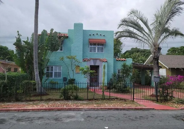 Photo 1 of Single family home for sale at 121 S B St, Lake Worth Beach, FL 33460 | MLS# R11125084 | Listing updated on 2026-10-08