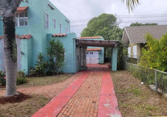 Photo 2 of Single family home for sale at 121 S B St, Lake Worth Beach, FL 33460 | MLS# R11125084 | Listing updated on 2026-10-08