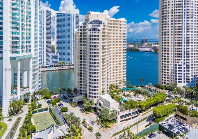 2nd image of 888 Brickell Key Dr #1807, Miami, FL 33131 | MLS# A11880248