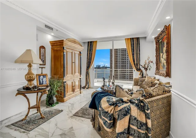 3rd image of 888 Brickell Key Dr #1807, Miami, FL 33131 | MLS# A11880248