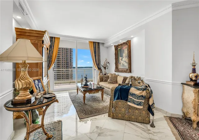 4th image of 888 Brickell Key Dr #1807, Miami, FL 33131 | MLS# A11880248