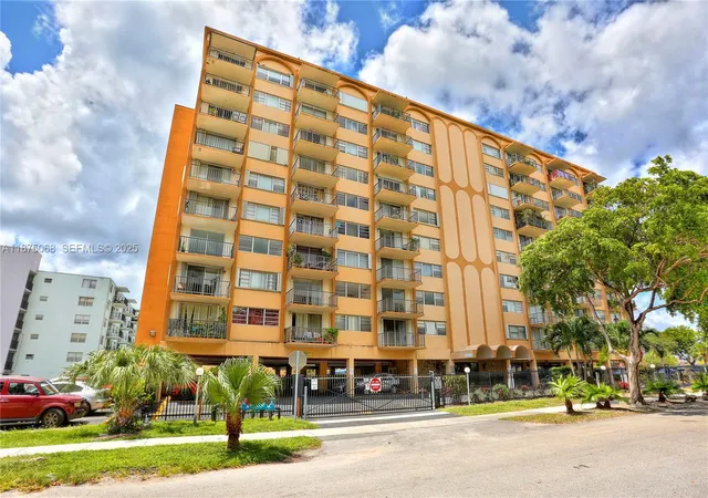 2nd image of 1470 Ne 125Th Ter #PH12, North Miami, FL 33161 | MLS# A11875068