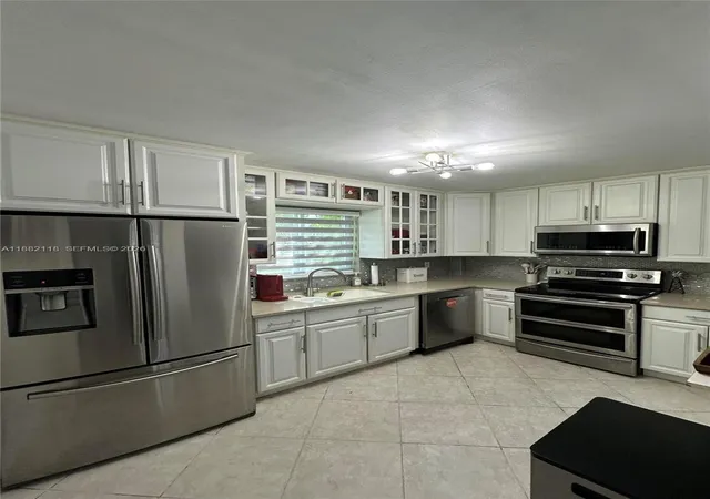 Homes for sale in Dania Beach, FL | 5387 Sw 40Th Ave, Dania Beach, FL 33314