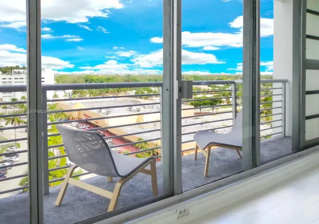 4th image of 1720 Harrison St #10F, Hollywood, FL 33020 | MLS# A11881877