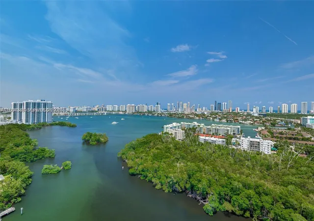 3rd image of 16385 Biscayne Blvd #2118, North Miami Beach, FL 33160 | MLS# A11864348