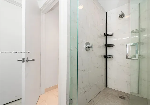 5th image of 16385 Biscayne Blvd #2118, North Miami Beach, FL 33160 | MLS# A11864348