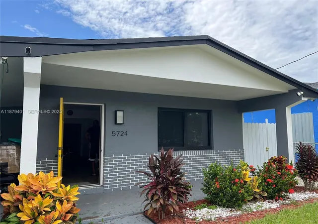 Homes for sale in West Park, FL | 5724 Sw 18th St, West Park, FL 33023 | MLS# A11879401