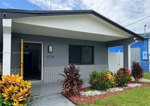 Homes for sale in West Park, FL | 5724 Sw 18th St, West Park, FL 33023 | MLS# A11879401
