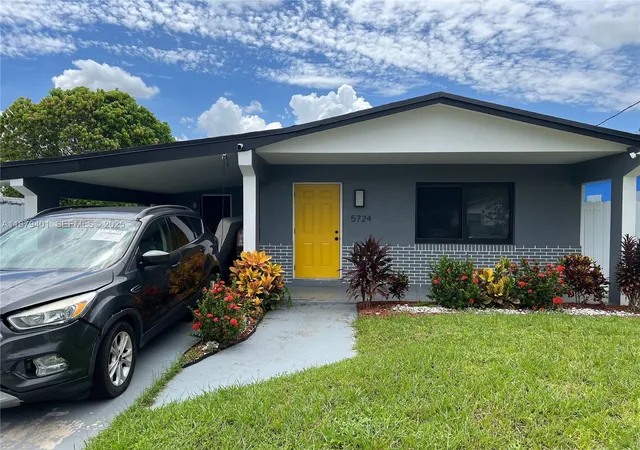 Homes for sale in West Park, FL | 5724 Sw 18Th St, West Park, FL 33023 | MLS# A11879401