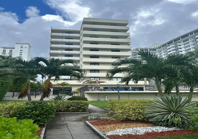 3rd image of 1621 Collins Ave #701, Miami Beach, FL 33139 | MLS# A11881764