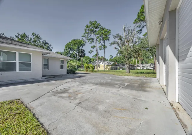 34th image of 8330 Hidden Pines Rd, Fort Pierce, FL 34945 | MLS# R11125891