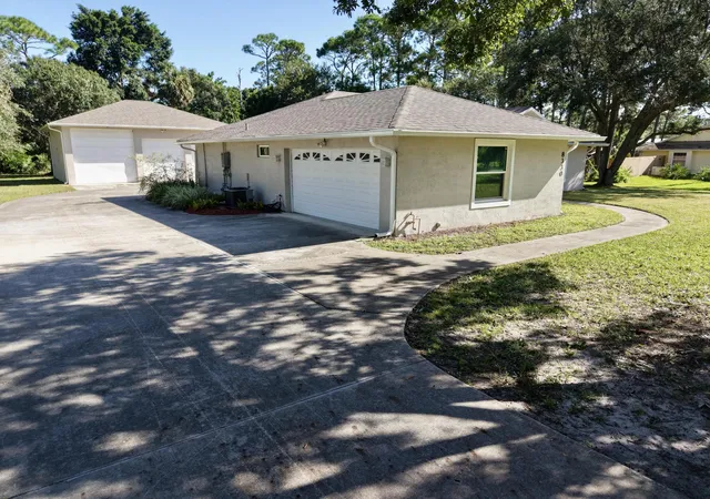 4th image of 8330 Hidden Pines Rd, Fort Pierce, FL 34945 | MLS# R11125891
