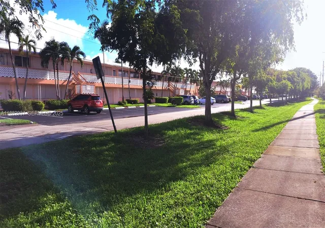 House for sale at 901 SW 11th Avenue #4H, Hallandale Beach, FL 33009 | MLS# A11882937 | Listing updated on 2026-07-07