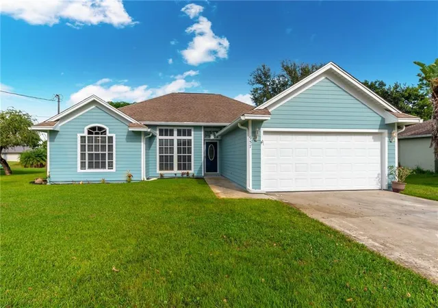 Homes for sale in Port St Lucie, FL | 957 Sw Jacqueline Ave, Port St Lucie, FL 34953 | MLS# R11126354