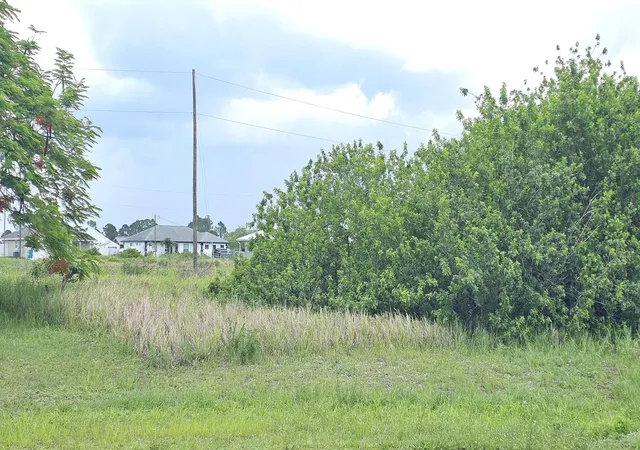 2nd image of 9008 Abel Ct, Labelle, FL 33935 | MLS# R11126773